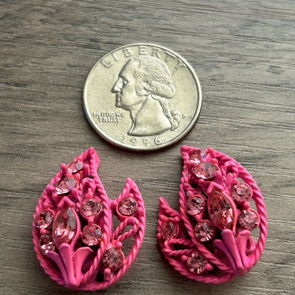 Vintage Pink Crystal Clip On Filigree Earrings-Great Condition! - Picture 3 of 6